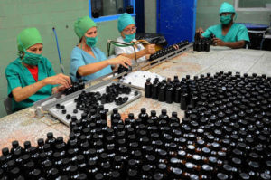 Aumenta en Holguín producción de jarabes anticatarrales