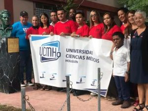 Abanderada delegación de Holguín a Encuentro Nacional de Estudiantes de las Ciencias Médicas