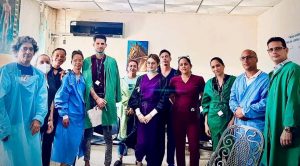 Profesionales del Lenin que participaron en capacitación sobre hemodinamia para el manejo de embarazadas en la UCI.