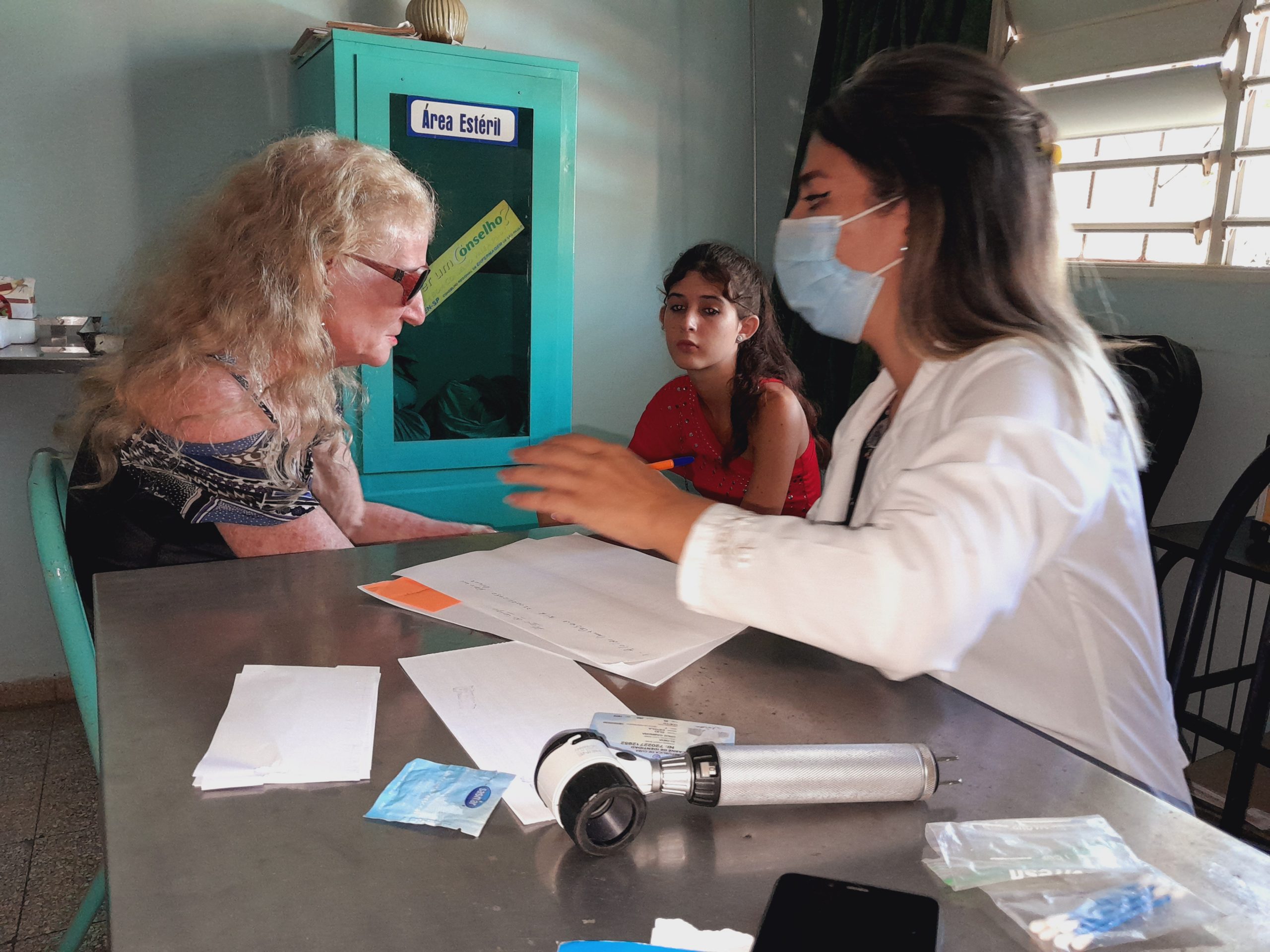 Atención a la población en los servicios de salud pública en Cuba. Tomada de Internet